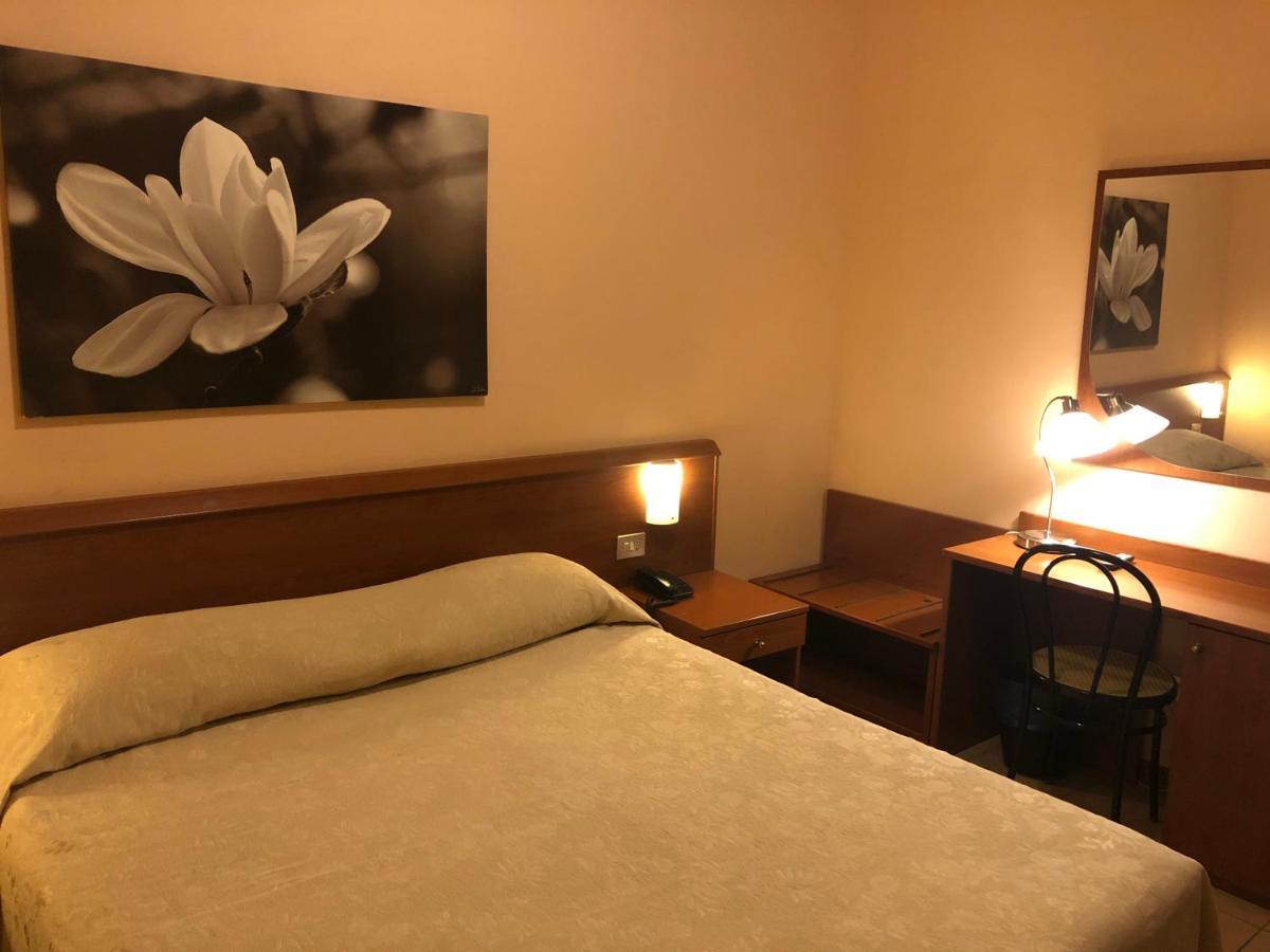 מילאנו Hotel Paradiso מראה חיצוני תמונה