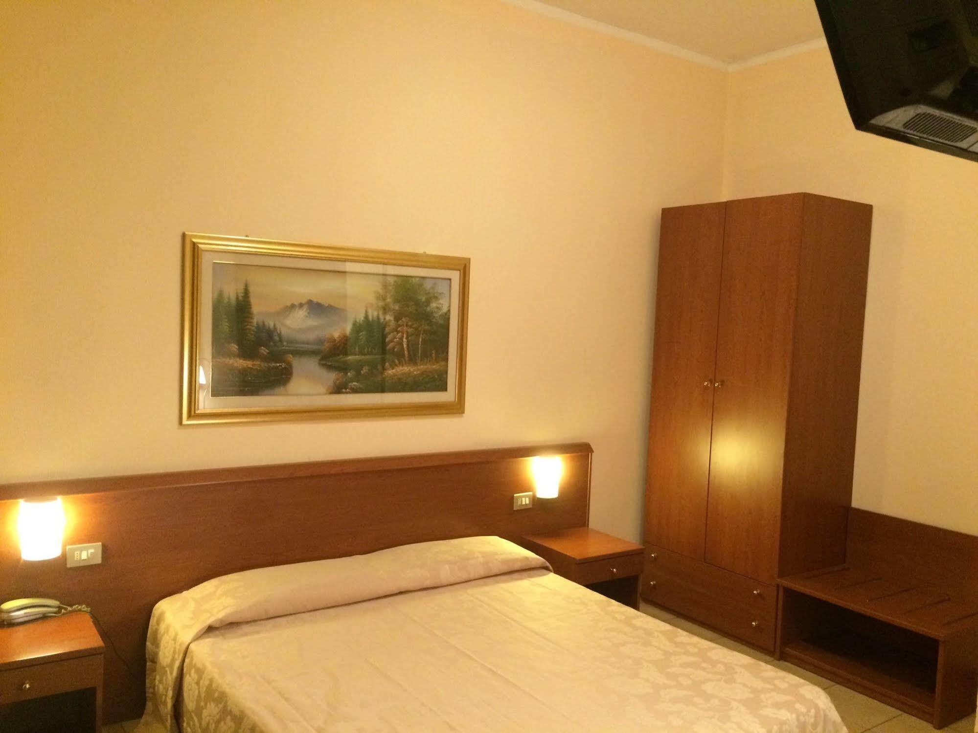 מילאנו Hotel Paradiso מראה חיצוני תמונה
