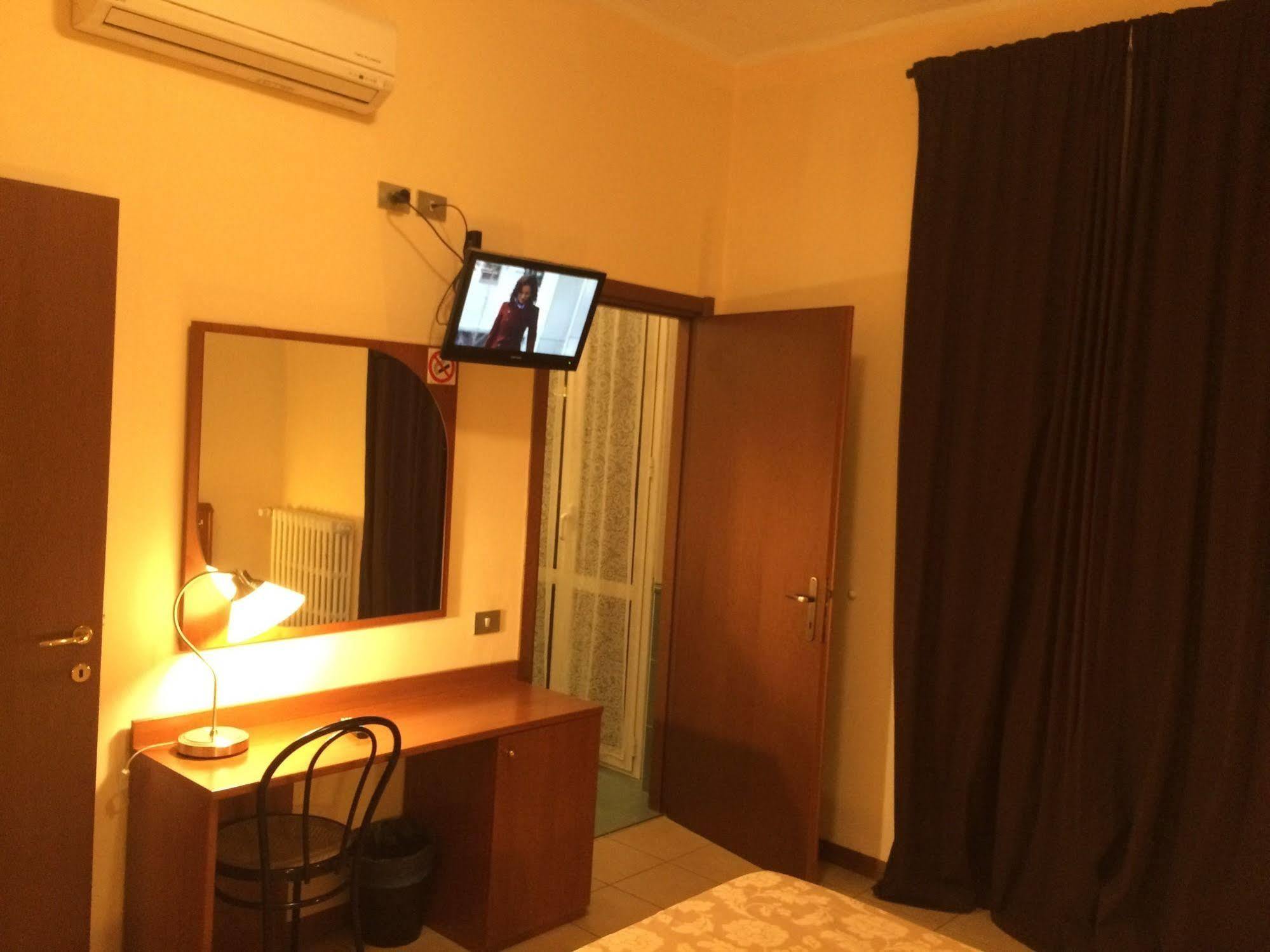 מילאנו Hotel Paradiso מראה חיצוני תמונה