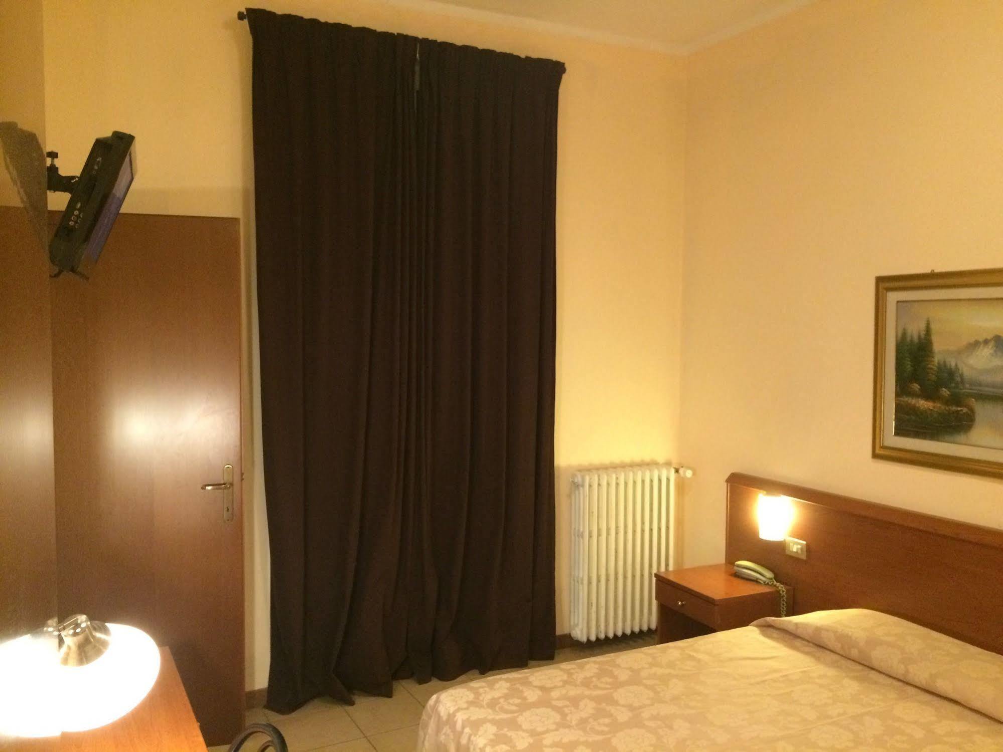 מילאנו Hotel Paradiso מראה חיצוני תמונה