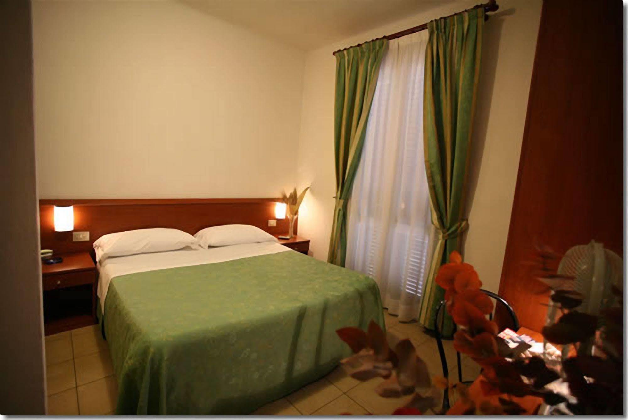 מילאנו Hotel Paradiso מראה חיצוני תמונה