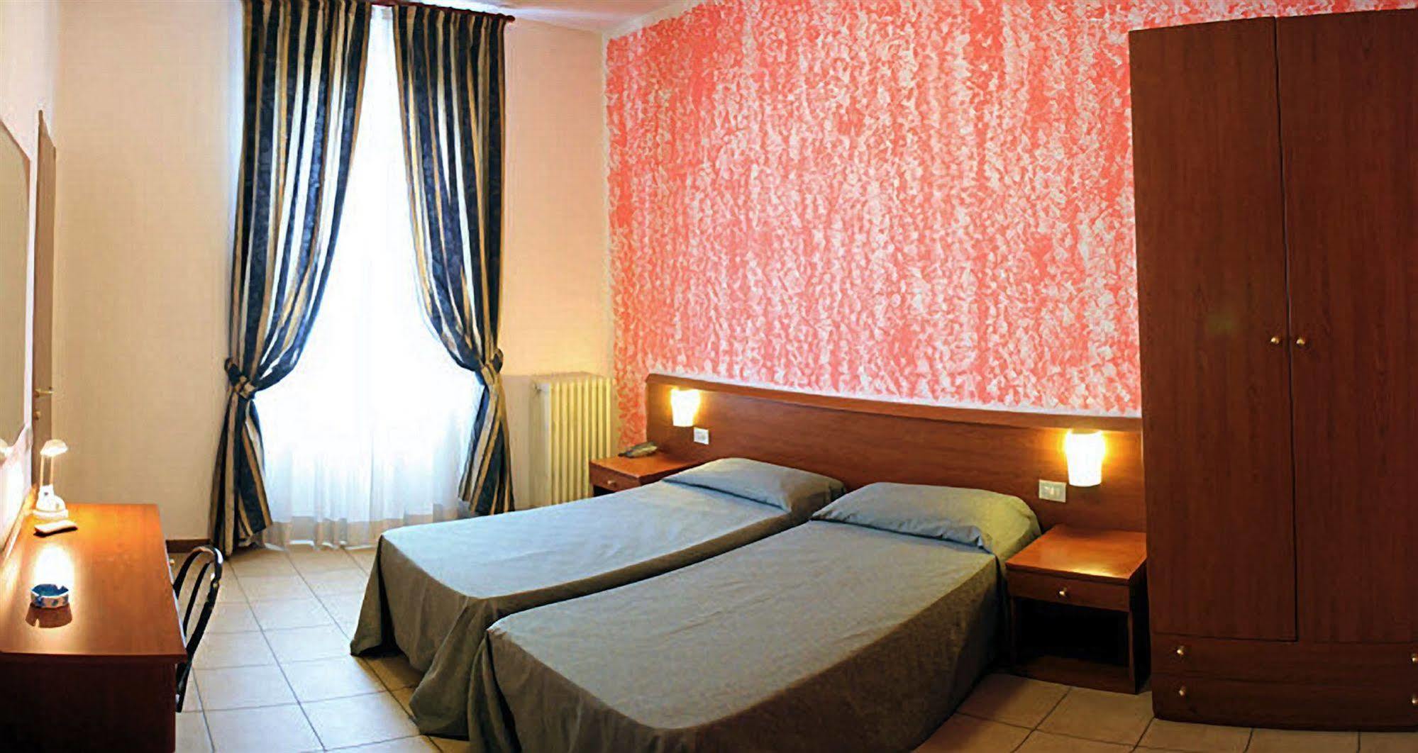מילאנו Hotel Paradiso מראה חיצוני תמונה